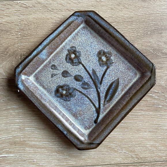Vintage signed Pottery tray set with wall hanger , jewelry tray , coin catch all - Picture 3 of 11